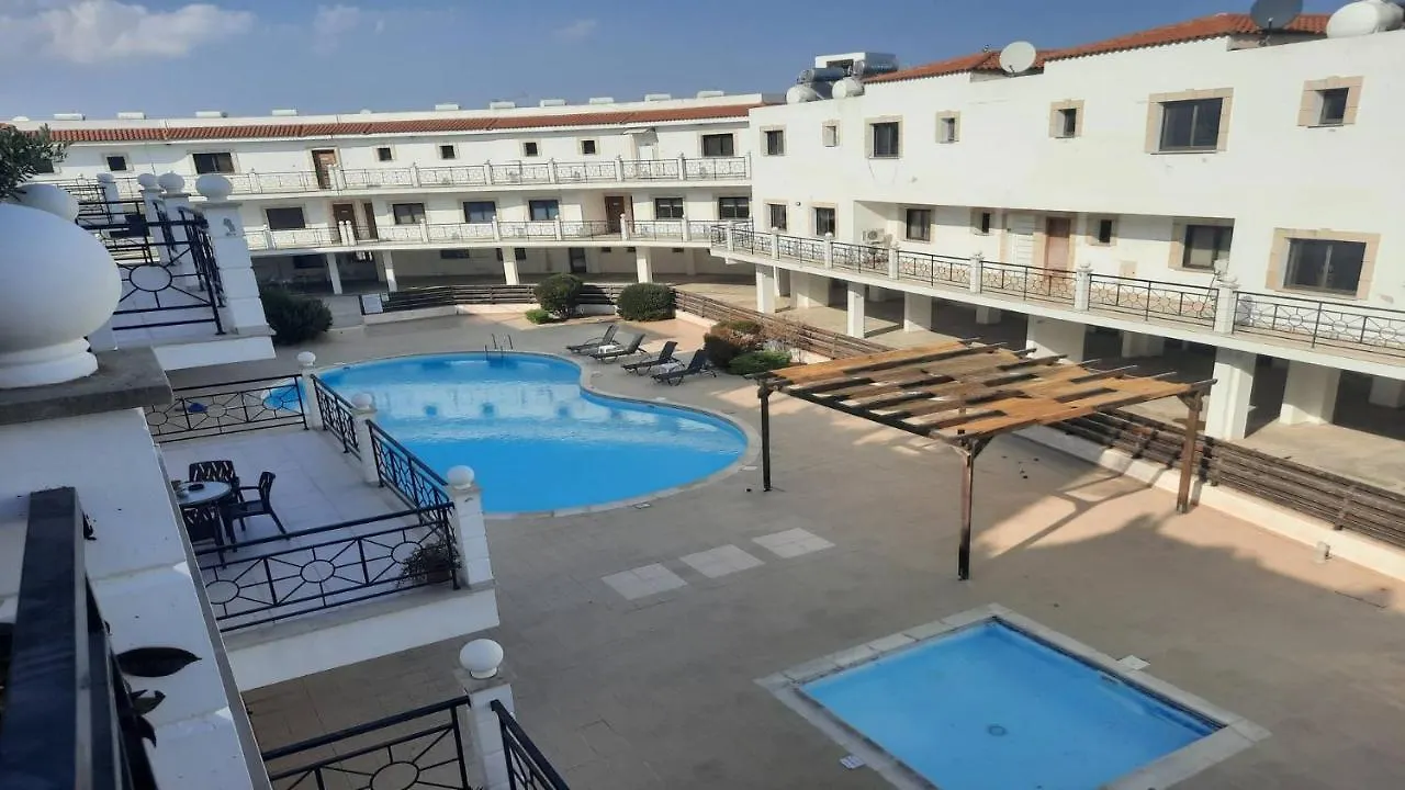 Paramount Gardens Resorts C202 Ларнака