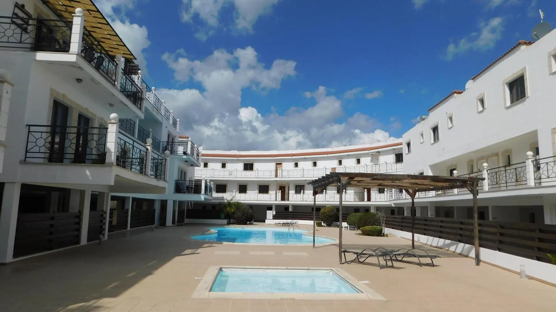 Paramount Gardens Resorts C202 Ларнака Апартаменты