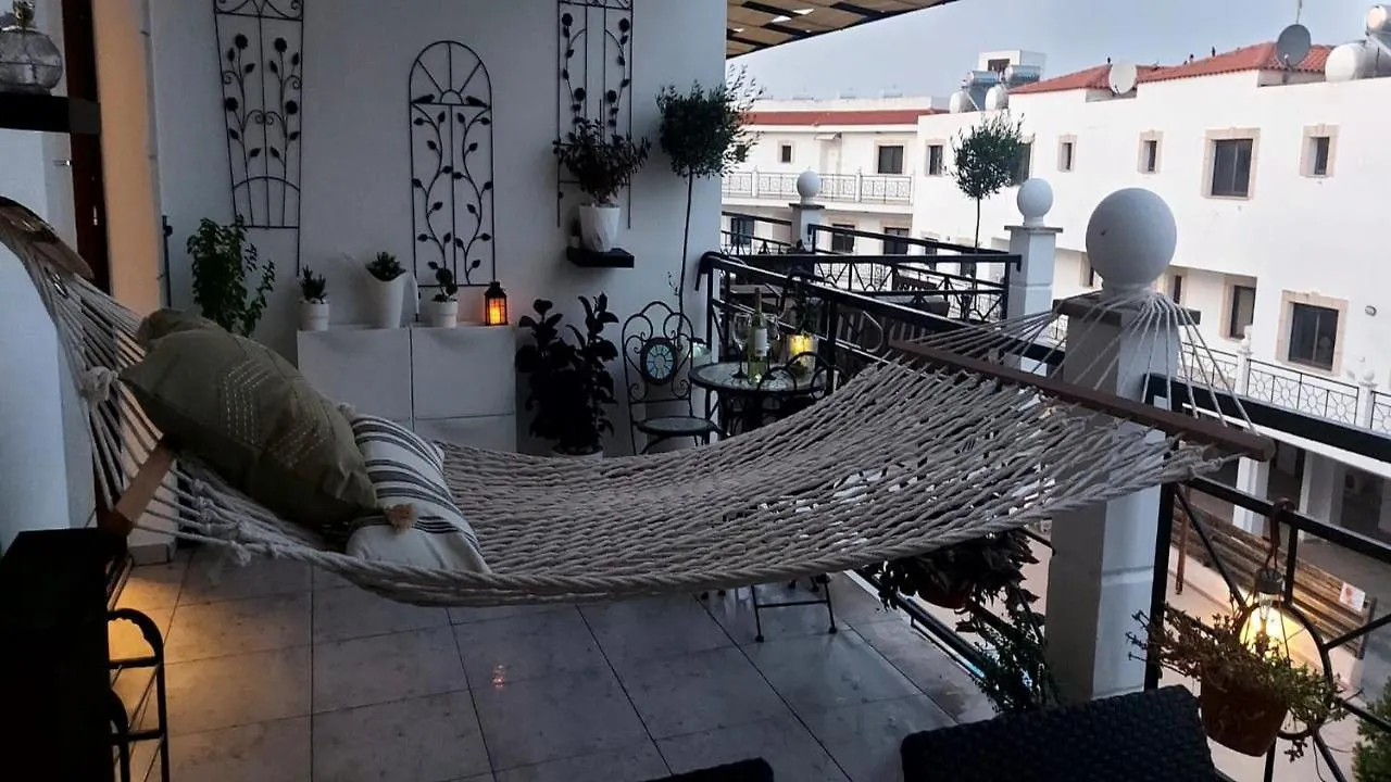 Paramount Gardens Resorts C202 Larnaca Apartmán
